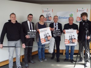 Auf dem Bild (v. l.) : Karsten Streek, Fachbereich Bildung, Familie, Jugend und Sport der Stadt Meppen, Christian Niekiel von der Sparkasse Emsland, Astrid Muckli von den Kinobetrieben Muckli, Erster Kreisrat Martin Gerenkamp, Gerd Höckner, Leiter des Medienzentrums Lingen, und Ragnar Wilke