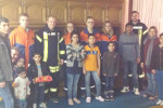 Jugendfeuerwehr übergibt Geschenke an Flüchtlingsfamilie in Beesten