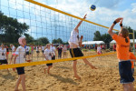 72 Mannschaften baggern im weißen Sand